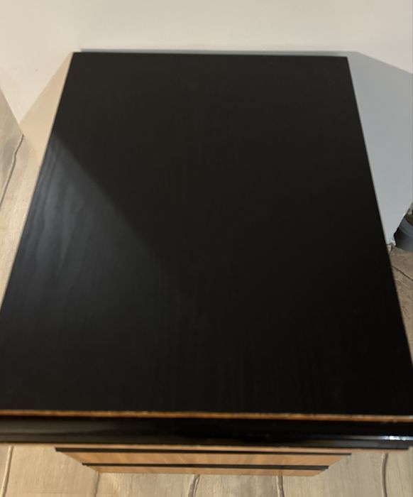 Малко шкафче с колелца