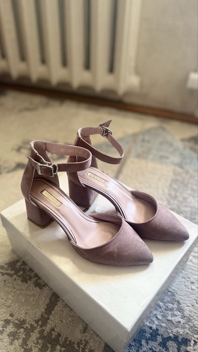 Продам туфли замшевые