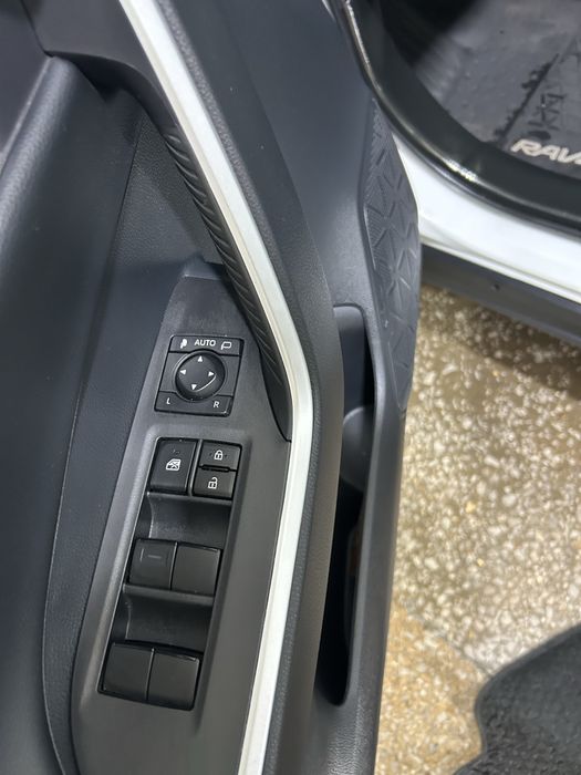 Продаю Toyota rav4