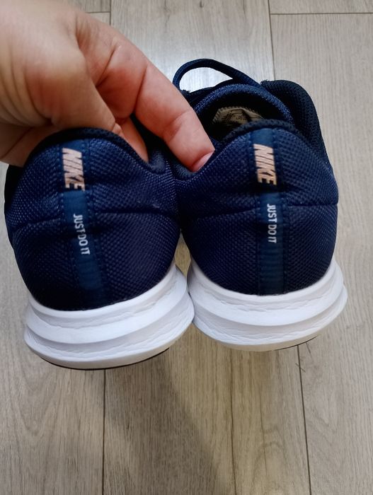 Adidași Nike măr 38