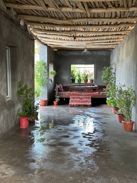 Уй сотилади 8 сотихи 35000$