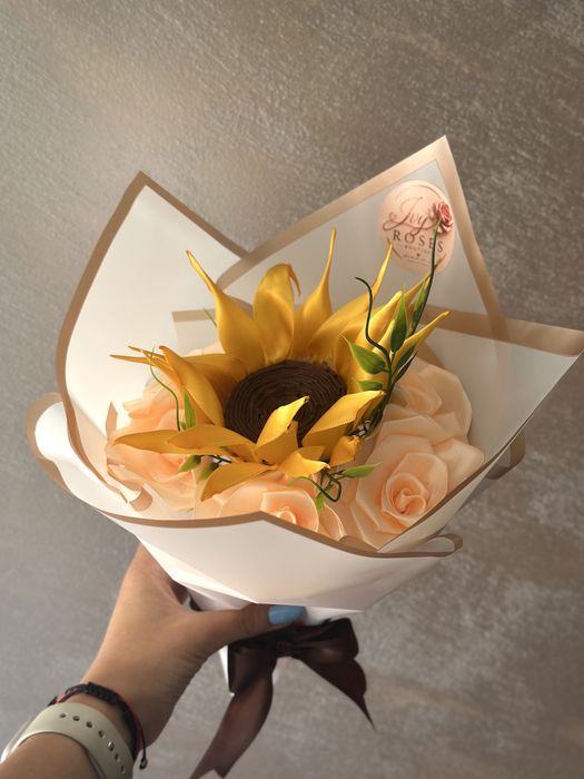 Букети и кошнички от сатенени рози
