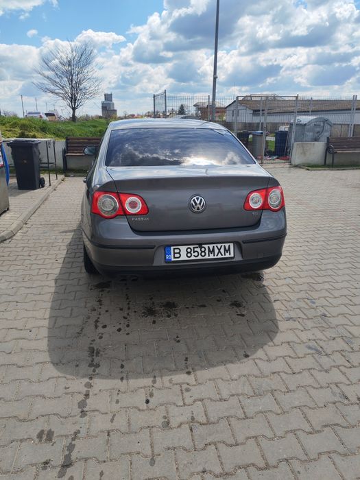 Vând Volkswagen Passat B6