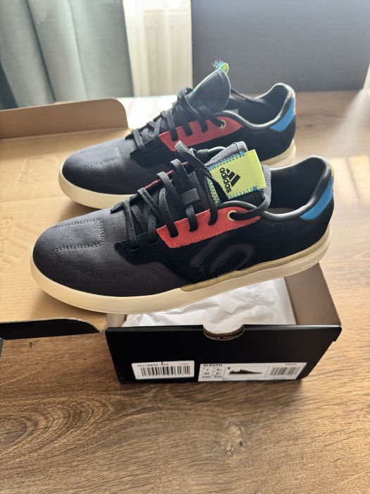 Adidas five ten sleuth