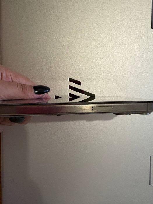 Айфон 15про Макс сотилади