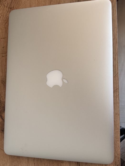 MacBook  Air (13-inch, Early 2015) 8RAM, 250GB