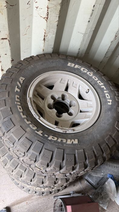 Продам шины с дисками 31x10.50R15LT