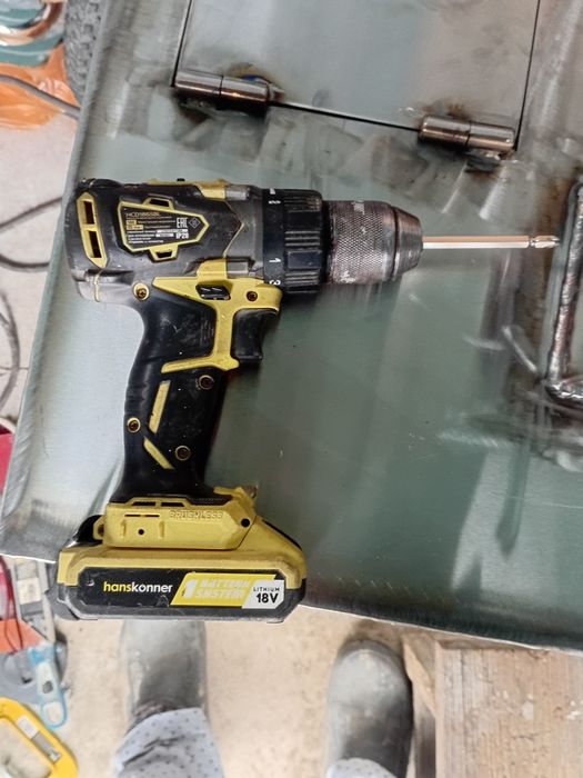 Шурупавёрт безщёточный