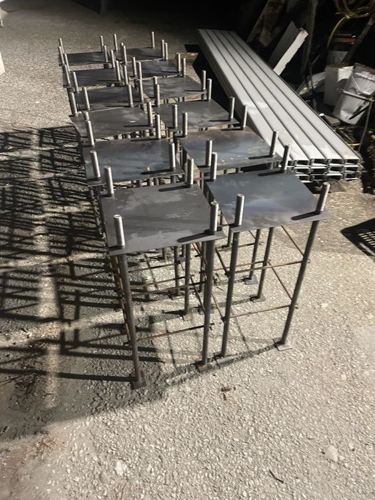 Истинско Метално хале 12 широко, 20 дълго, 4 високо.