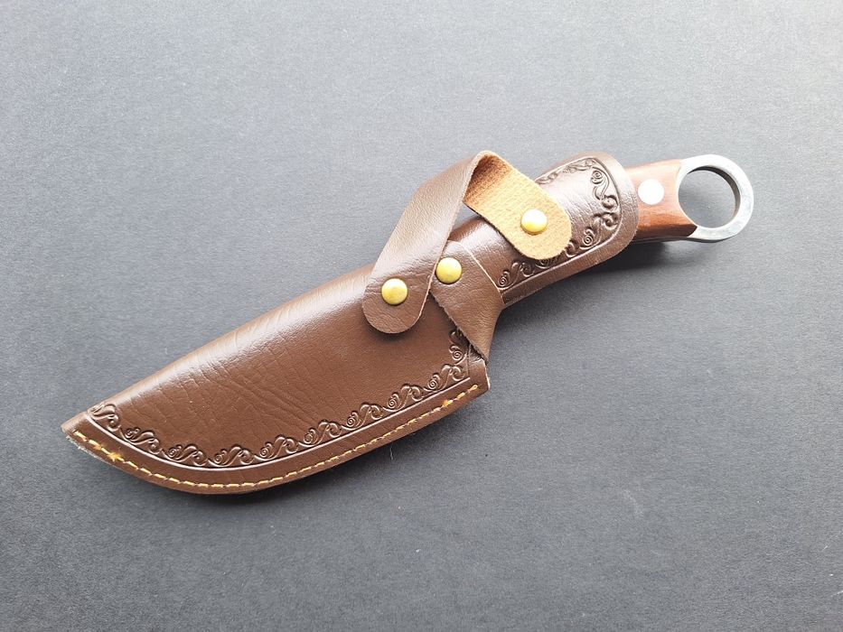 Ловен нож с кожена кания