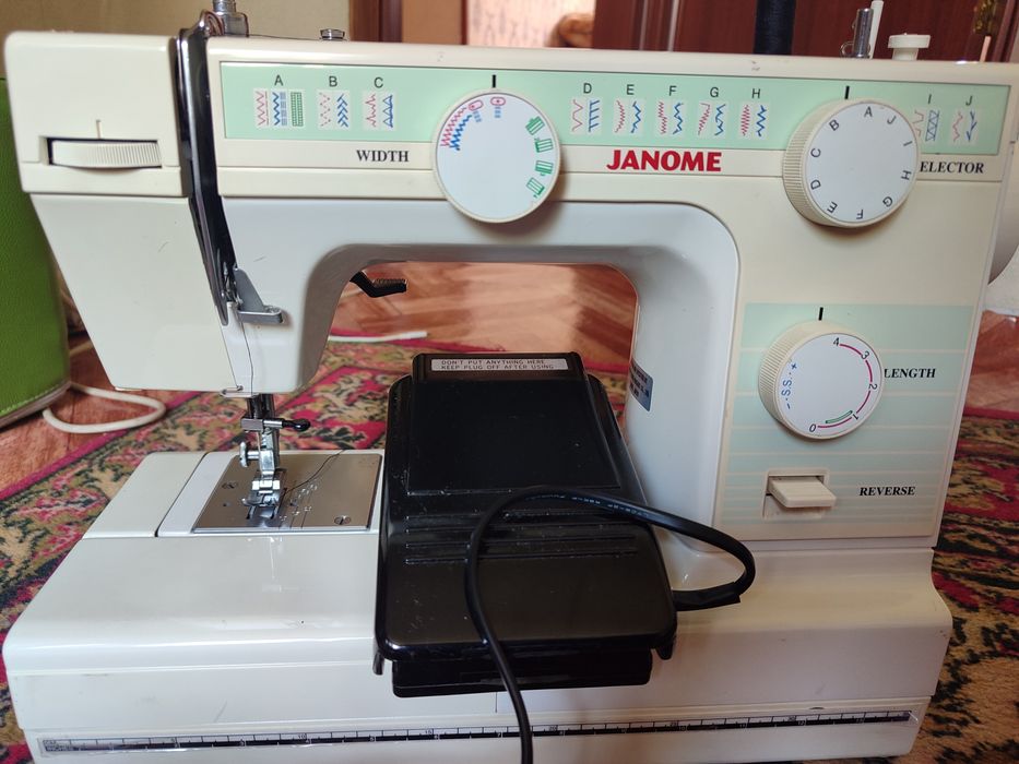 Бытовая машинка janome