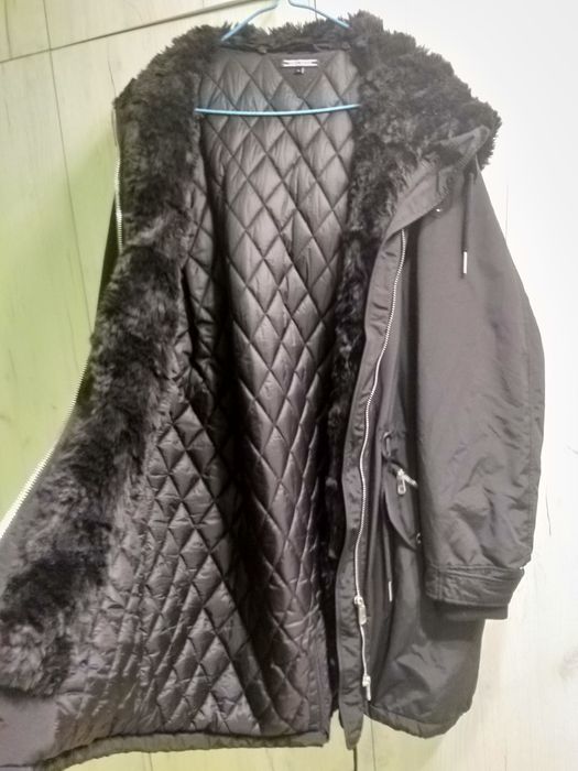 Дамско зимно яке с качулка.