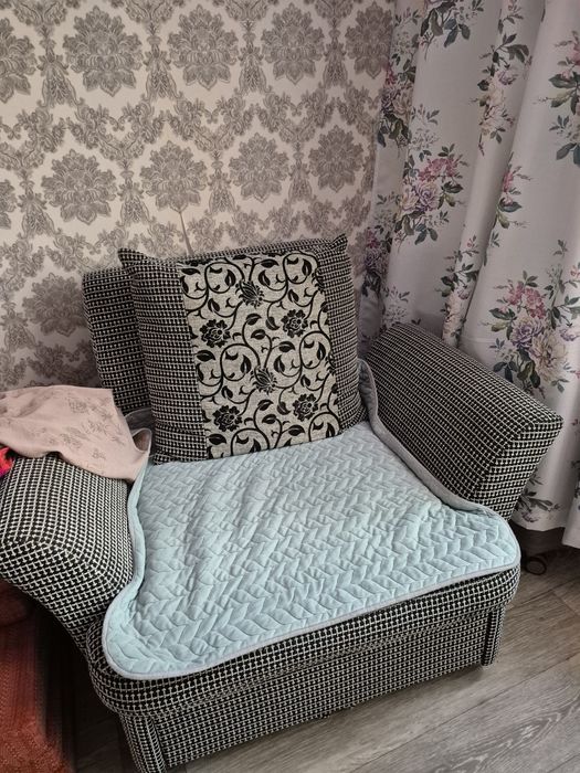 Продам мягкий уголок (тройка)