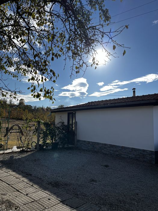 Дава се под наем Къща в Ловеч, Широк център - 10000 кв.м за 204 € - Снимка #1