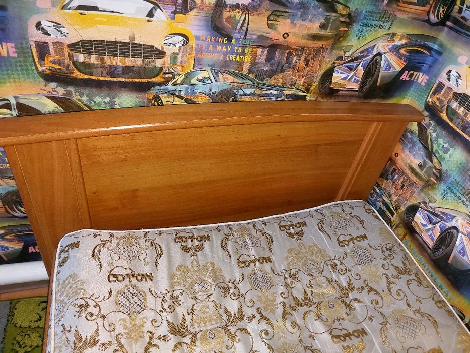 Продам кровать с матрасом
