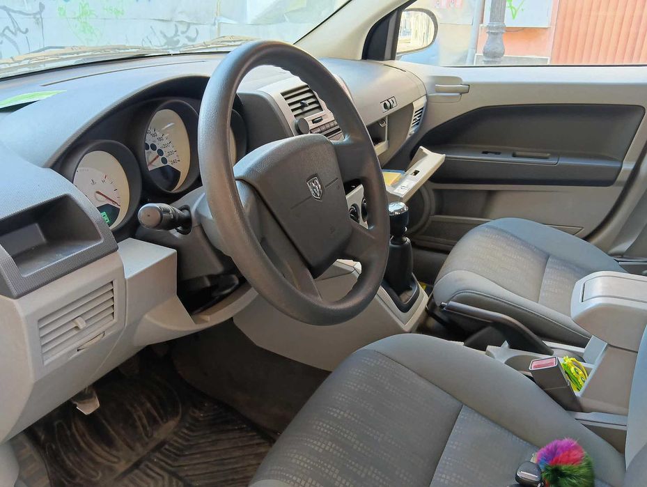 Продавам личният си автомобил Додж Калибър