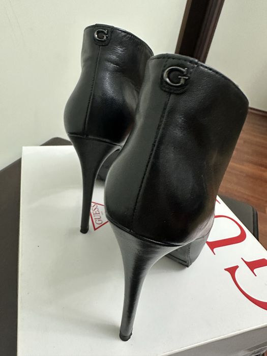 Botine Guess cu siret