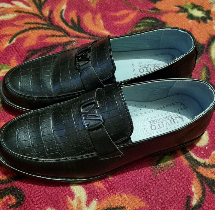 Продам туфли на мальчика