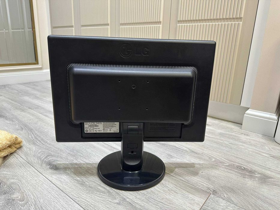 Продам рабочий монитор LG W1942S-PF 19 дюймов