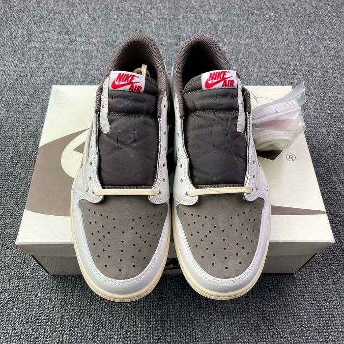 Jordan 1 Low Travis Scott
