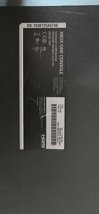 Vând Xbox One Model:1540