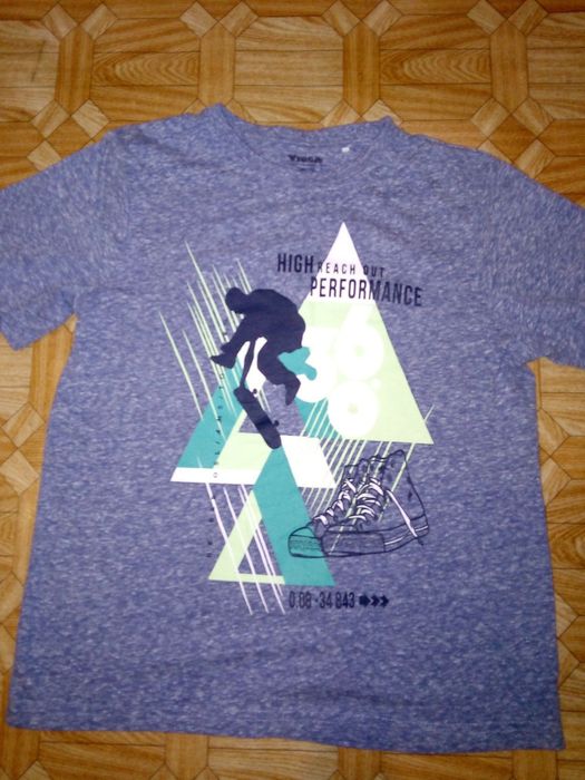 Продам футболки на мальчика.