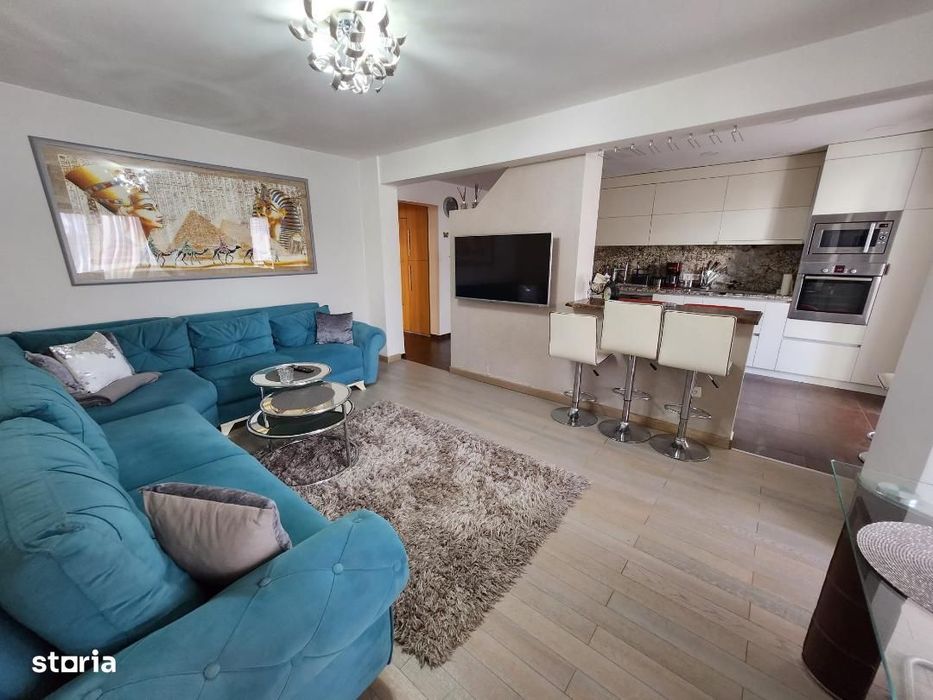 De vanzare Apartament 4 camere, zona Cetate Liceul Sportiv.