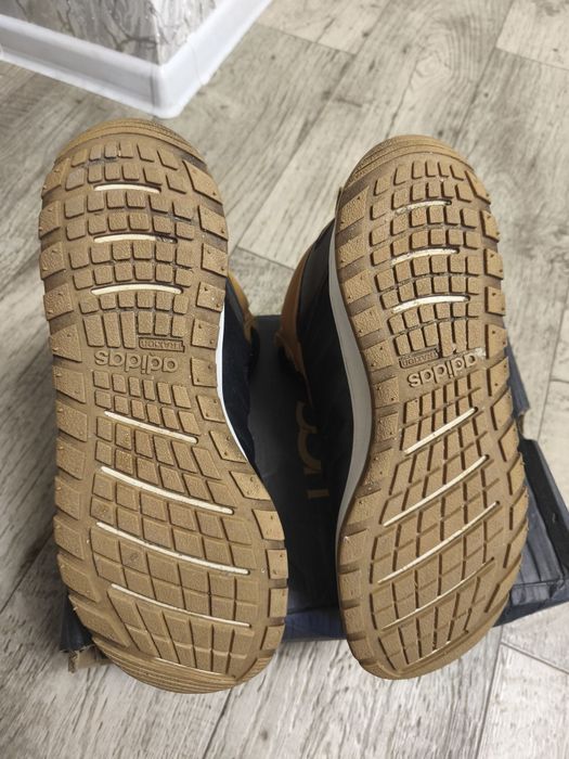 Кроссовки Adidas зимние