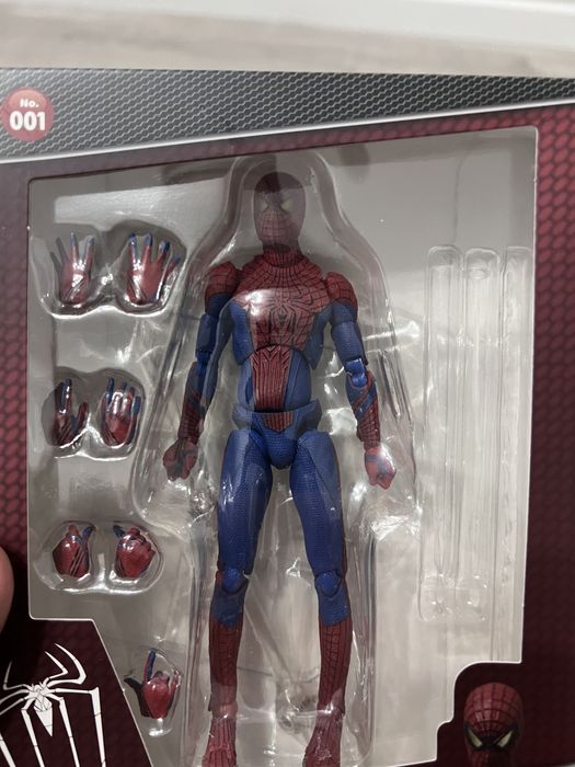 Фигурка человека паука