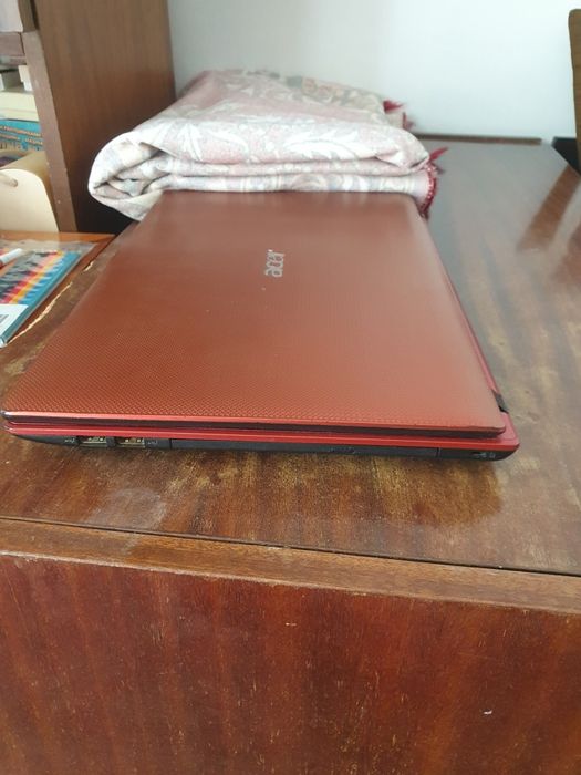 Лаптоп Aser работещ за части