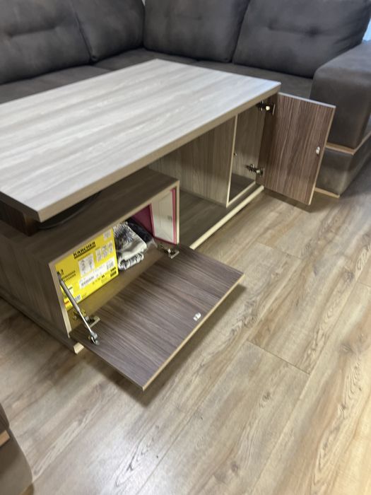 Холна маса с шкафове – модерна, много запазена