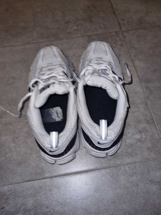 маратонки nike vomero 5