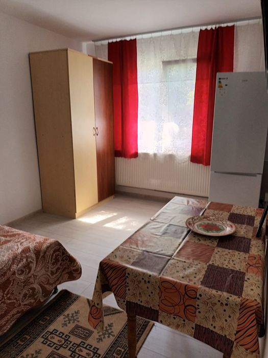 Închiriez apartament