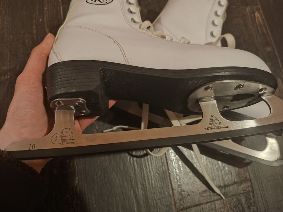Patine artistice mărimea 40 – NOI, nepurtate