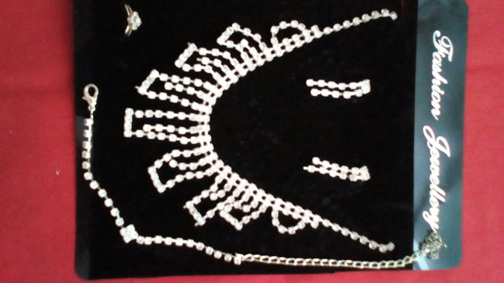 Нови колие с обеци и гривна.