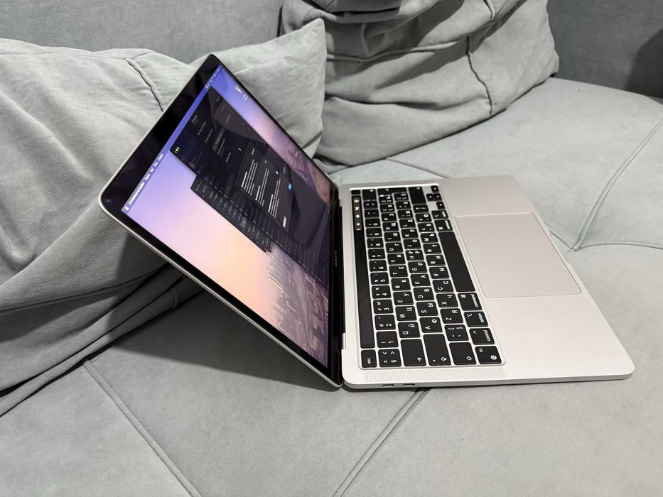 Apple MacBook Pro 13", 2022, M2, 8 ГБ, SSD 512 ГБ