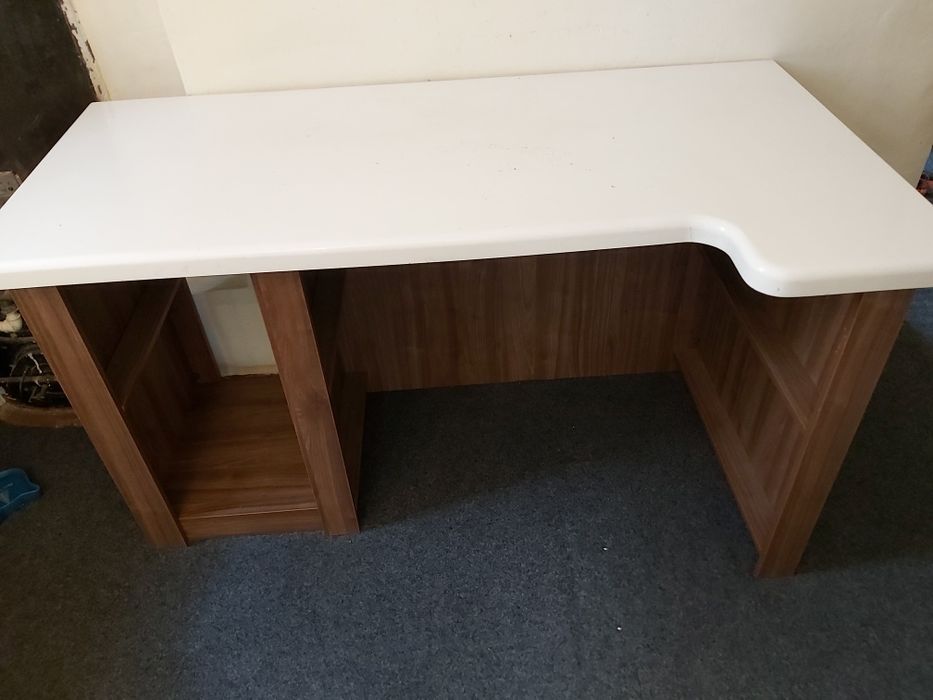 Продаю письменный стол