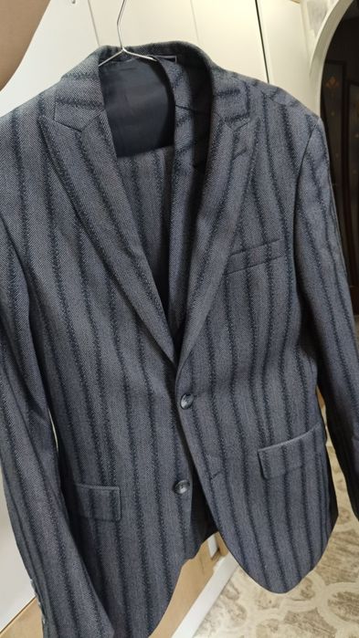 Серый костюм тройка