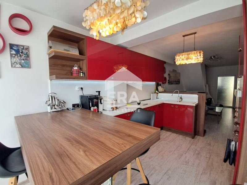 Продава се Четиристаен апартамент в Варна, Окръжна болница - 135 кв.м за 1741 €/кв.м - Снимка #2