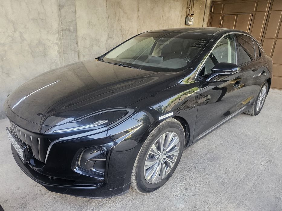 Hongqi eqm5. 2024. Хонжи