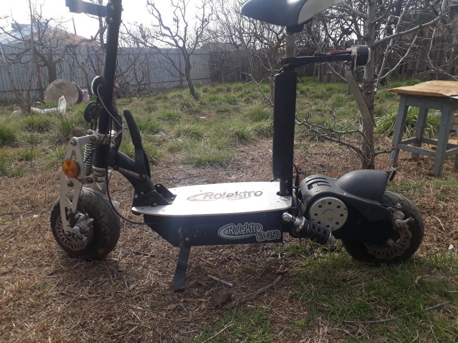 Trotineta electrica cu sa