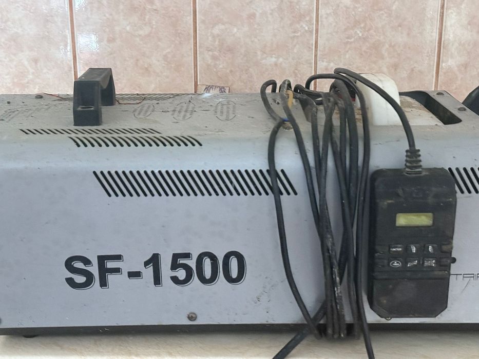 Vând tun de caldura si o masina de fum