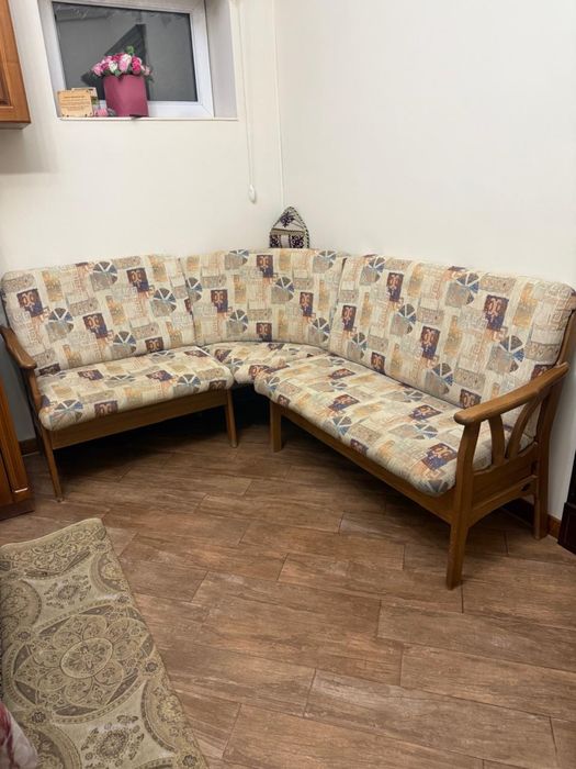 Угловой диван в хорошем состоянии