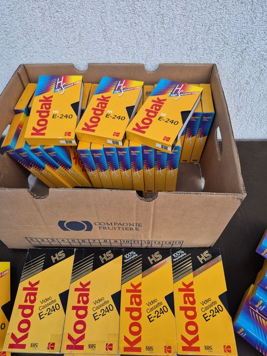 Vând 28 casete video VHS originale Kodak colecție filme mixte