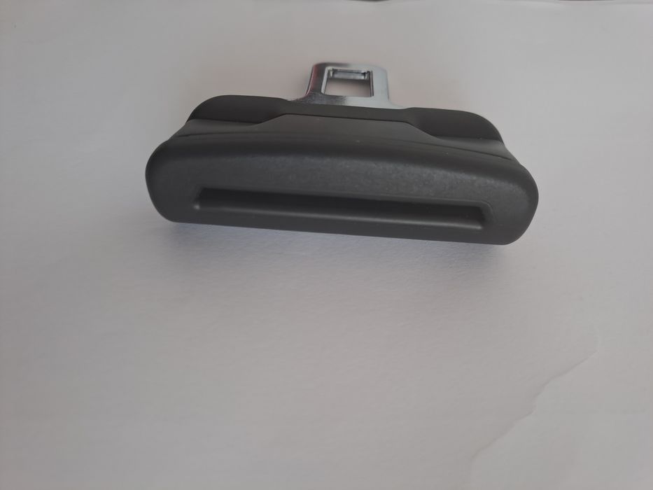 Adaptor centura de siguranță ,de vînzare .
