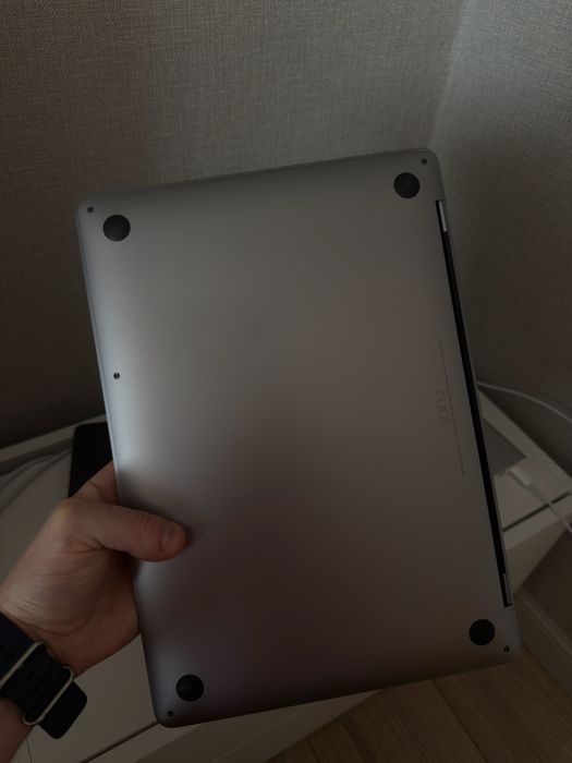 Продам MacBook Pro на M1 256