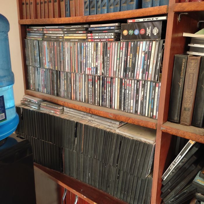 Tarixiy kitoblar va uyin disklari