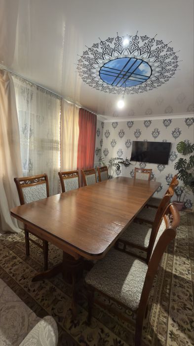 Продаю стол со стульями
