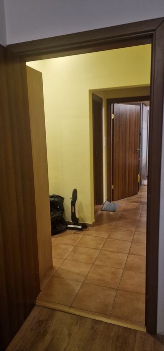 Интериорна врата кафяв цвят