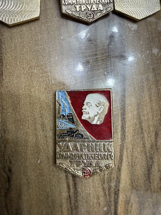 Коллекционные медали / значки — набор, отличное состояние